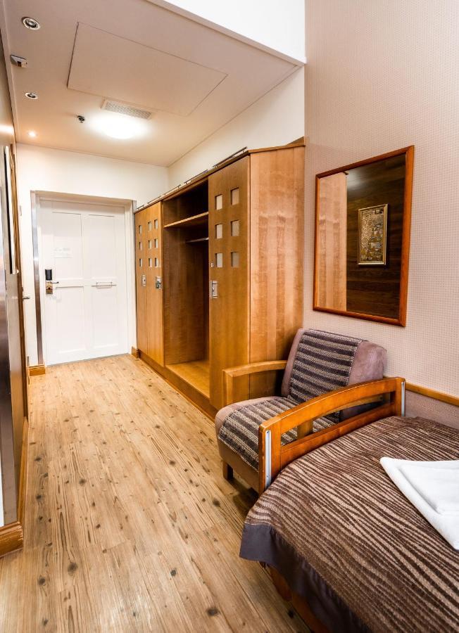 Hotel Kruunupuisto ปุงกาฮารียู ภายนอก รูปภาพ