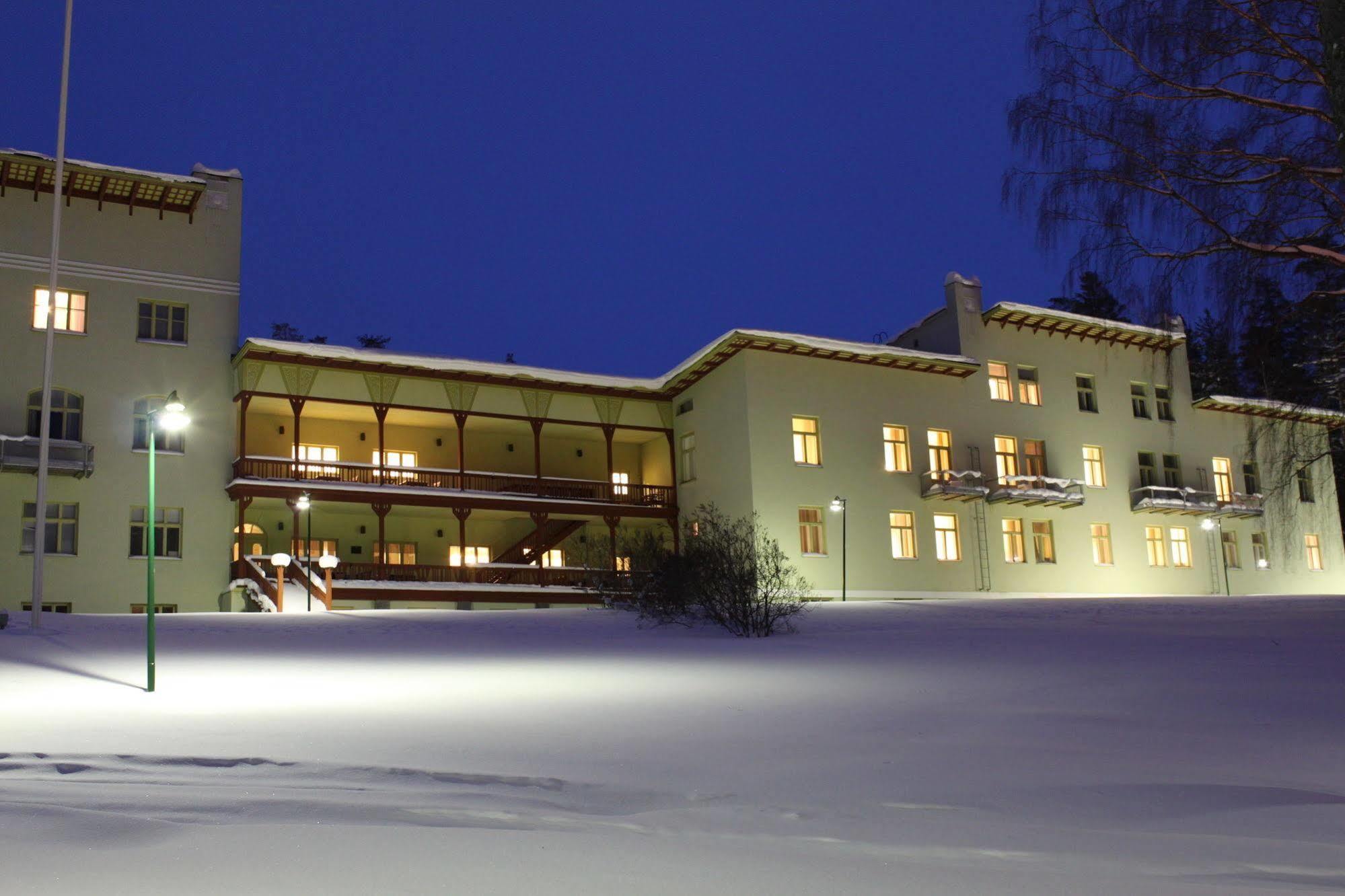 Hotel Kruunupuisto ปุงกาฮารียู ภายนอก รูปภาพ