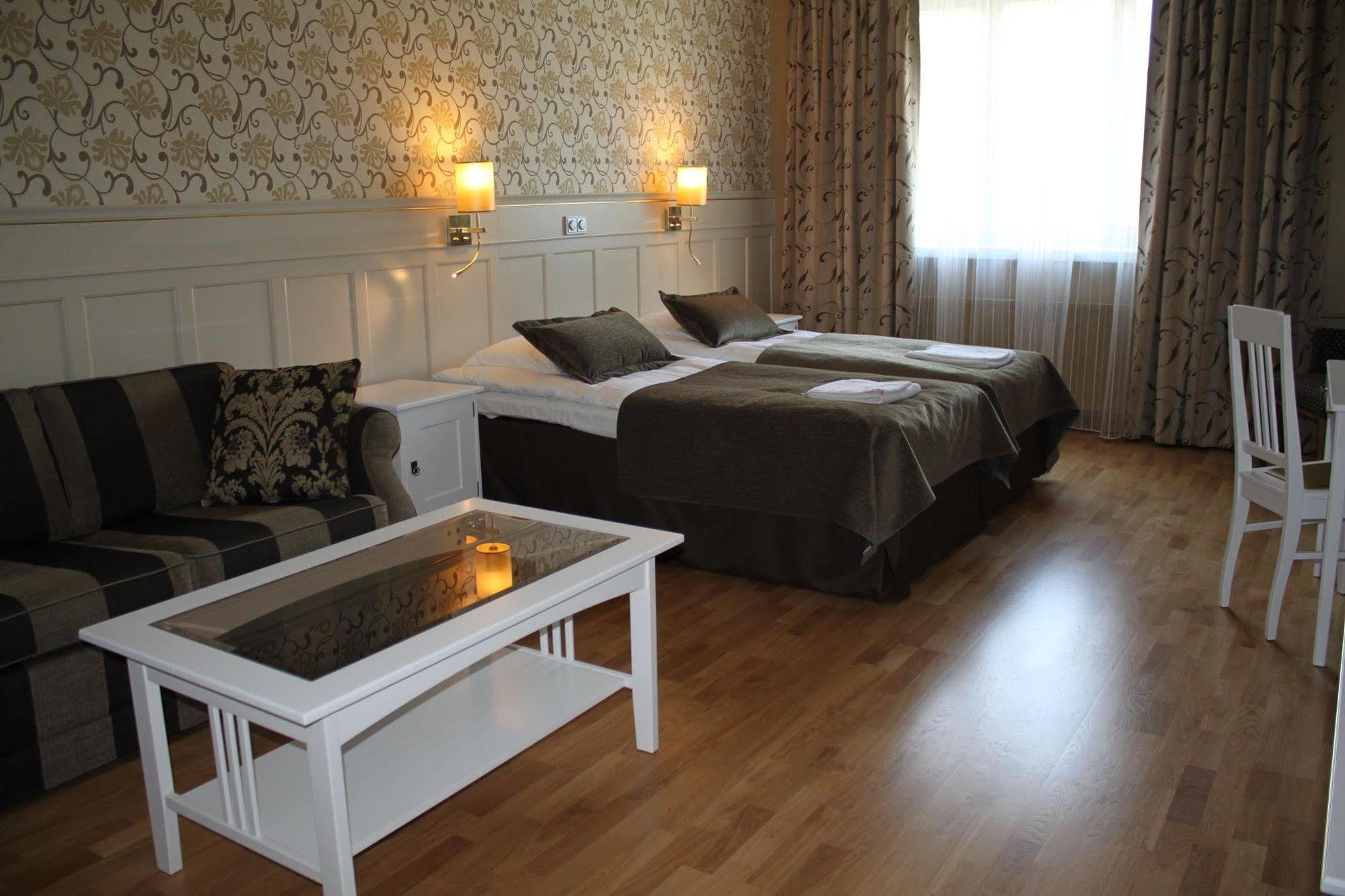 Hotel Kruunupuisto ปุงกาฮารียู ภายนอก รูปภาพ