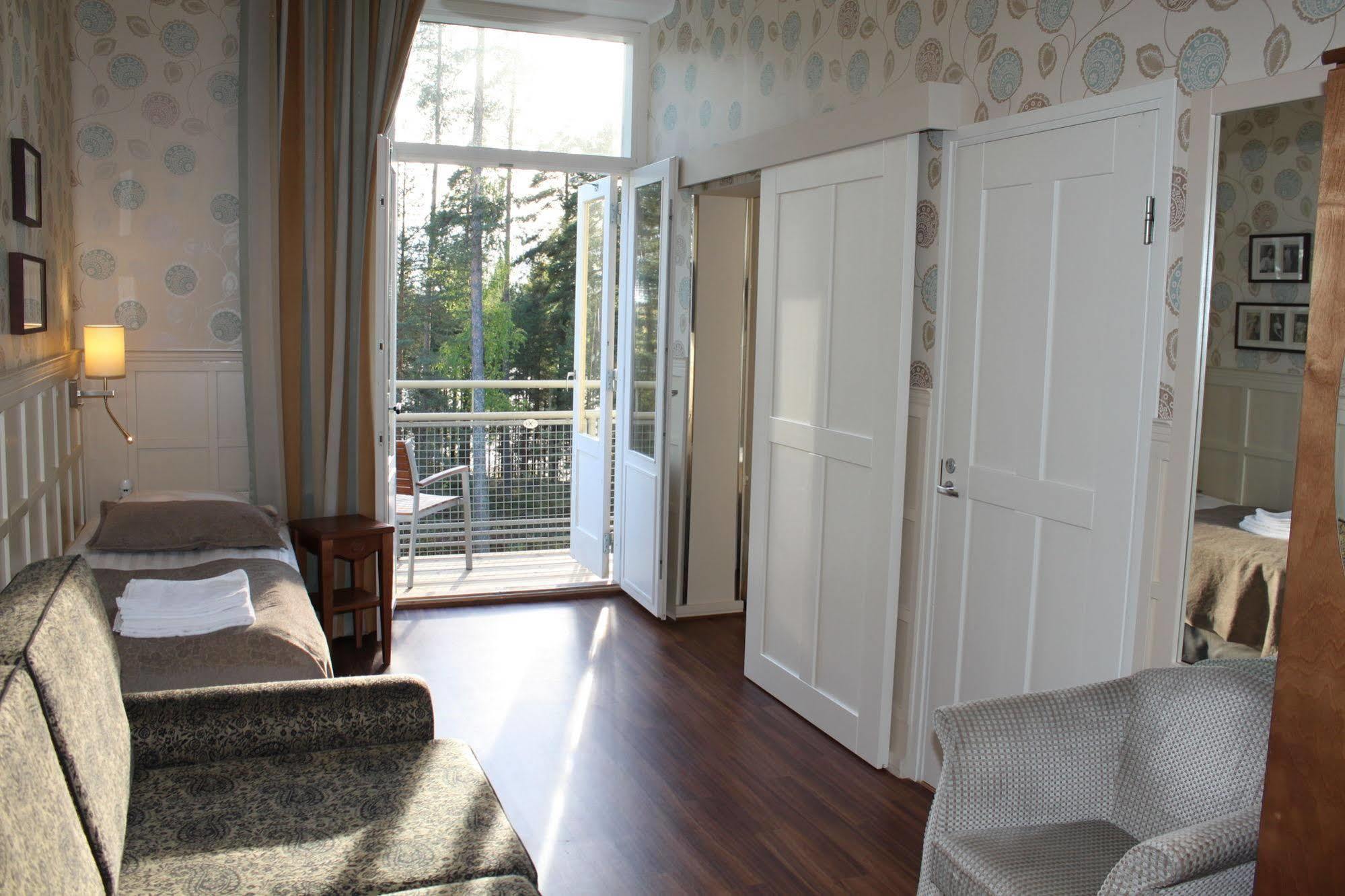 Hotel Kruunupuisto ปุงกาฮารียู ภายนอก รูปภาพ